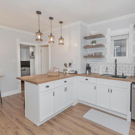 In The Heart Of Little Italy! Free Parking! Appartement Cleveland Buitenkant foto