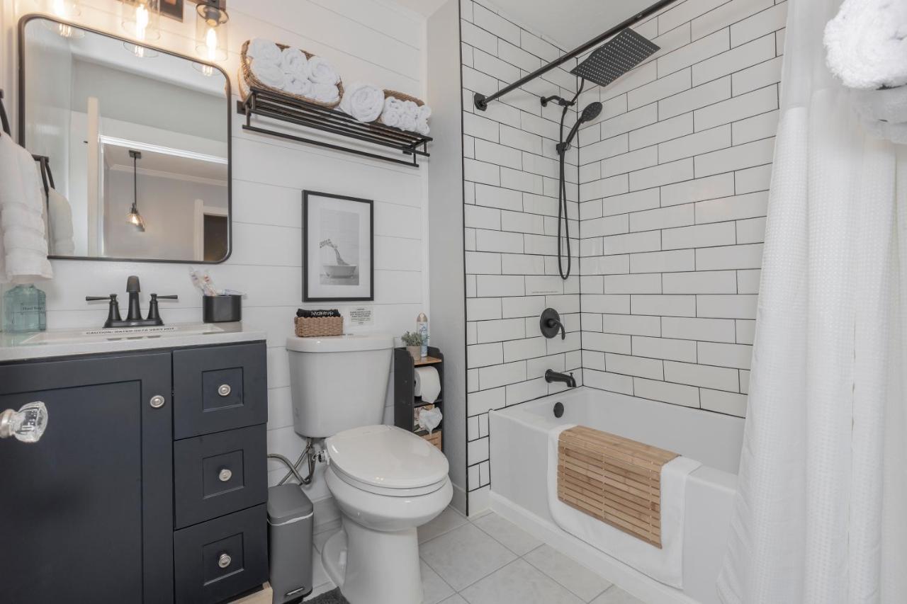 In The Heart Of Little Italy! Free Parking! Appartement Cleveland Buitenkant foto